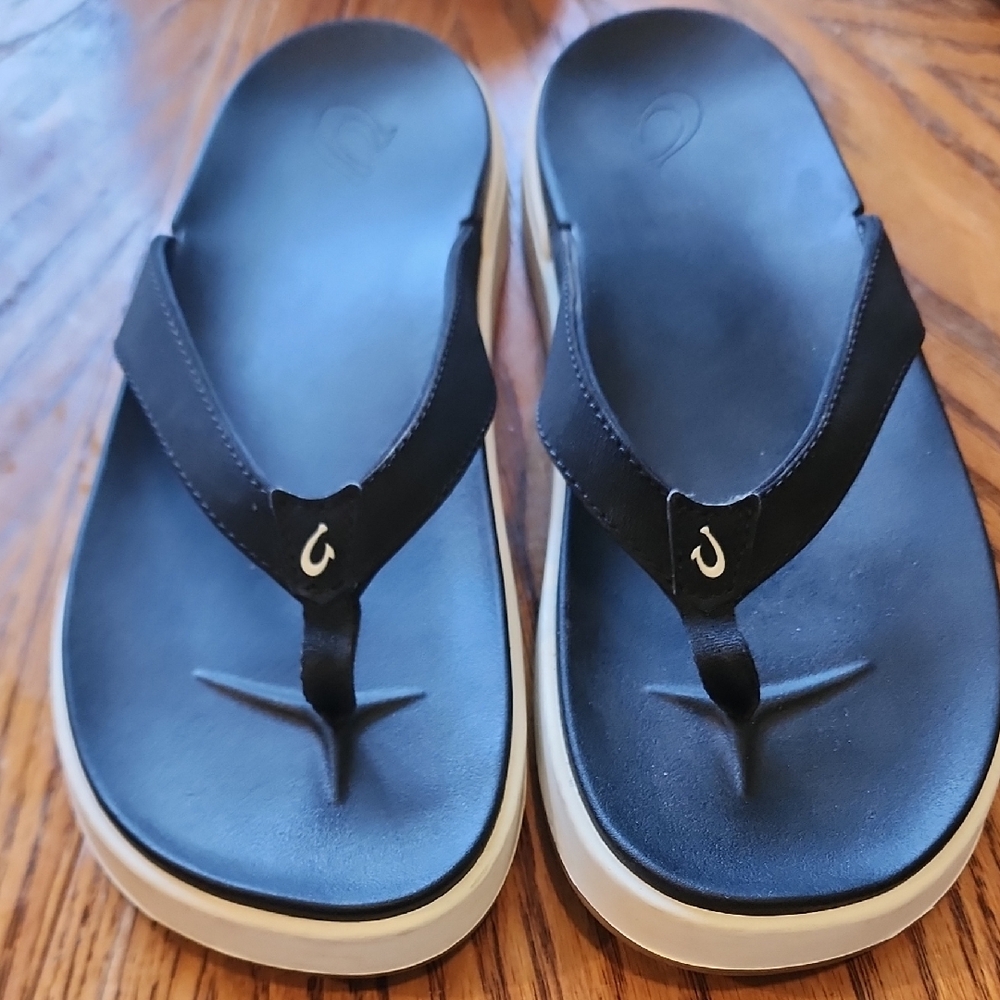 Olukai Thongs/sandal Womens 10